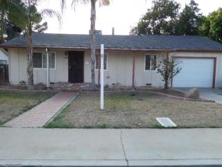 3802 Kenmore Dr, Fresno, CA 93703-2526
