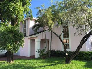 9736 51st Ter, Miami, FL 33178-1909