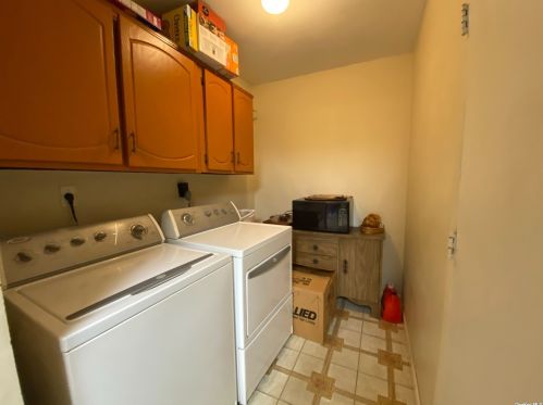 18 Stonehurst Ln, Huntington Station NY  11746-7932 exterior