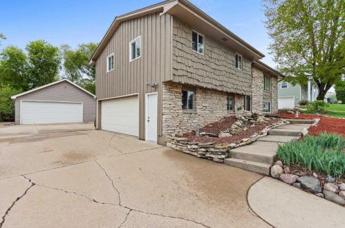 1585 Lindale Ln, Green Bay, WI 54313-5531