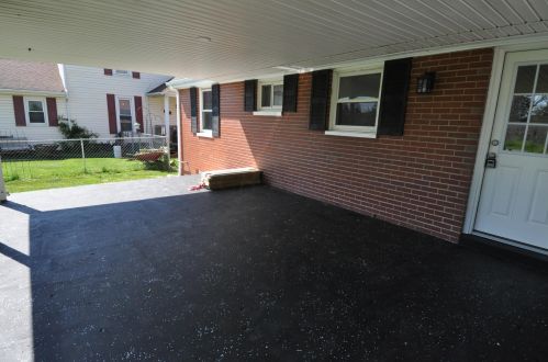 233 Main St, West Jefferson OH  43162-1123 exterior