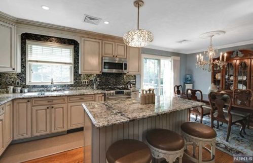 355 Corona Pl, Ridgewood NJ  07450-2801 exterior