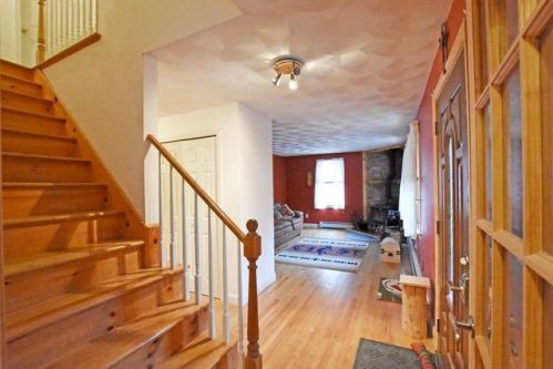 16 West St, Hopkinton, RI 02804-1510