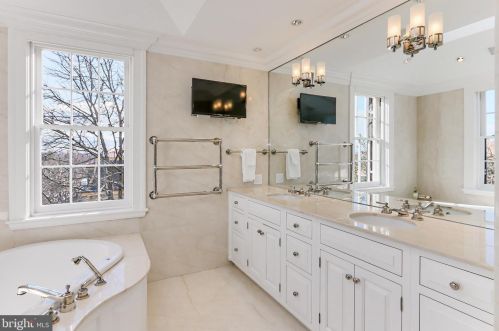 1400 34th St, Washington DC  20020-2304 exterior