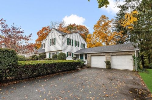 61 Knotty Oak Rd, Coventry RI  02816-8306 exterior