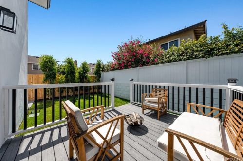 1504 Mackay Ln, Redondo Beach CA  90278-4417 exterior