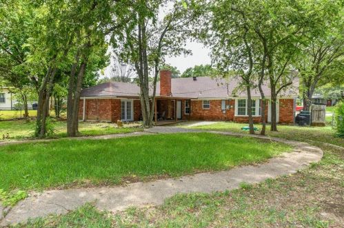 5617 Wedgmont Cir, Fort Worth TX  76133-2801 exterior