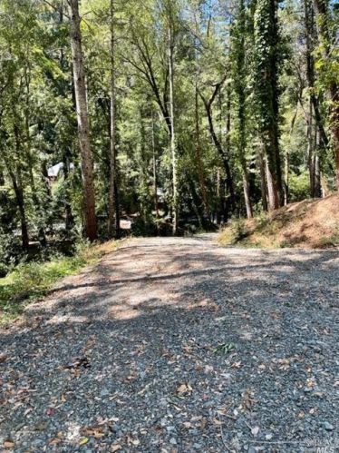 5070 Gates Rd, Santa Rosa, CA 95404-9681