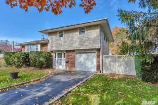 38 Dartmouth Dr, Smithtown, NY 11787-2045