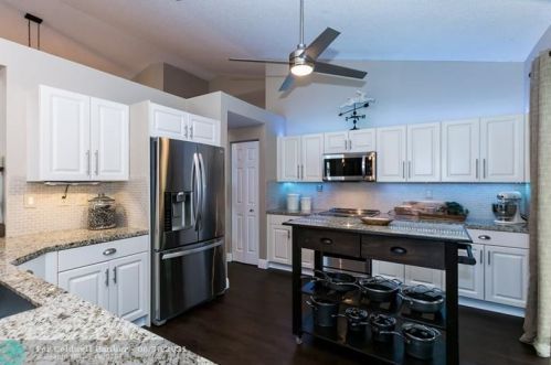 194 166th Ave, Hollywood, FL 33027-1030