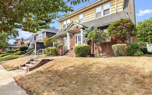 137-40 Southgate St, Jamaica, NY 11413-2628