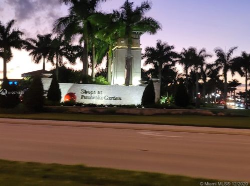 1001 143rd Ave, Hollywood FL  33027-6158 exterior