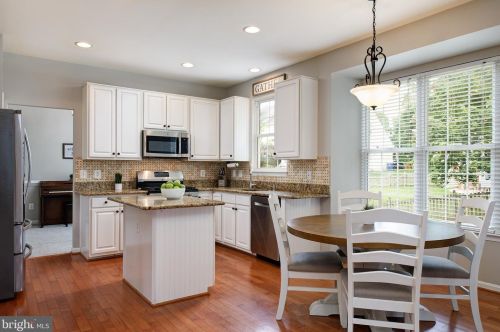 210 Lawford Dr, Leesburg, VA 20175-5082