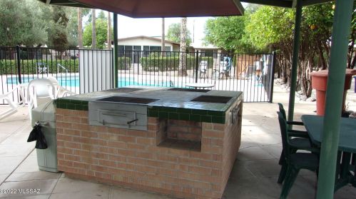 1002 Kolb Rd, Tucson AZ  85710-4963 exterior