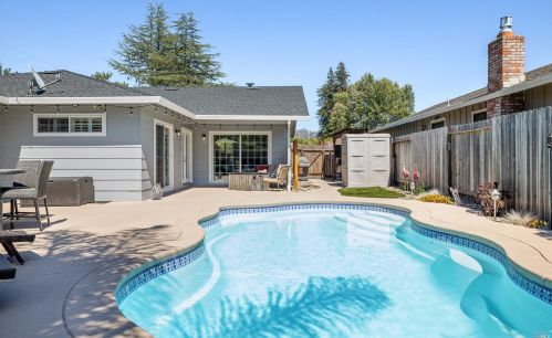 235 Grove Ave, Santa Rosa CA  95409-3813 exterior