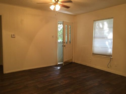 5073 Royal Dr, Fort Worth, TX 76116-8829