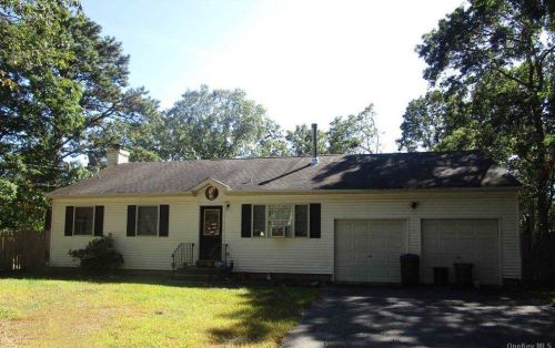 8 Conservation Circus, Panamoka, NY 11961-2913