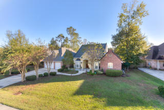 247 Delta Dr, Mandeville, LA 70448-7570