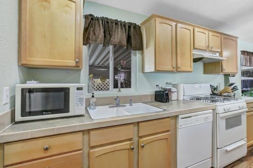 10 Wendy Cir, Grass Valley CA  95945-7037 exterior