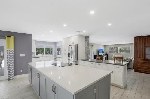 3155 70th St, Naples, FL 34105-7211