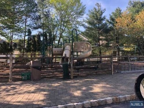 44 Hunters Run, Oakland NJ  07436-2344 exterior