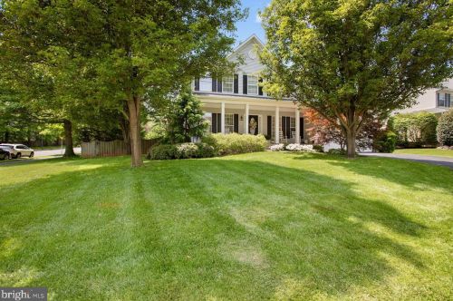 302 Lake View Way, Leesburg, VA 20176-2051