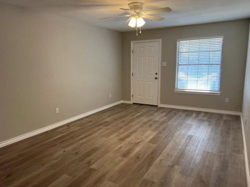 208 Dallas St, Kaufman, TX 75142-2000
