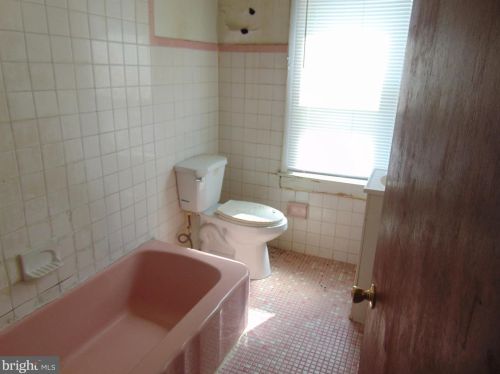 240 Cedar Ave, Camden NJ  08107-2404 exterior