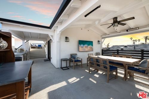 130 Balboa Blvd, Newport Beach CA  92661-1118 exterior