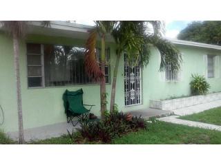 3041 67th St, Miami, FL 33147-6703