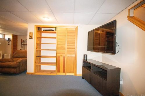 34 Lester St, United States Coast Guard Ac CT  06320-4327 exterior