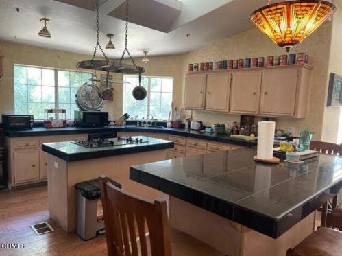 19596 Telegraph Rd, Santa Paula, CA 93060-9691