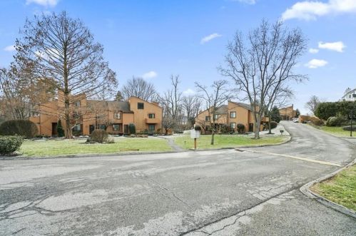 57 Hudson View Hl, Crotonville NY  10562-3329 exterior