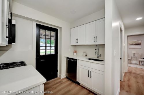 41 Hemlock St, Hazlet NJ  07730-2118 exterior