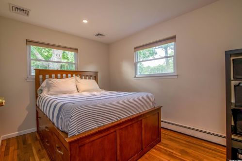 16 Longview Dr, East Quogue NY  11942-3613 exterior