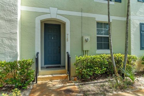 725 N St, West Palm Beach FL  33401-6637 exterior