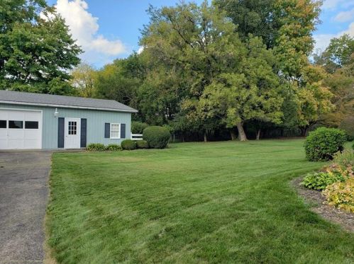 105 Parklane Dr, Slippery Rock, PA 16057-1133