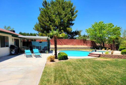17000 Elmhurst St, Victorville, CA 92395-4742
