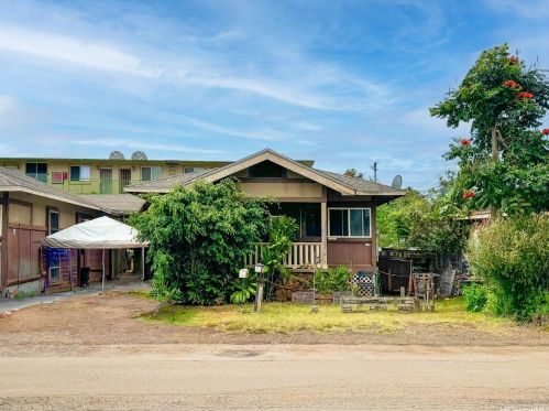 309 Olive Ave, Wahiawa, HI 96786-1726