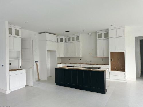 2720 31st Ave, Naples, FL 34120-4542