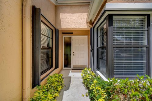 8419 Springlake Dr, Boca Raton, FL 33496-4904