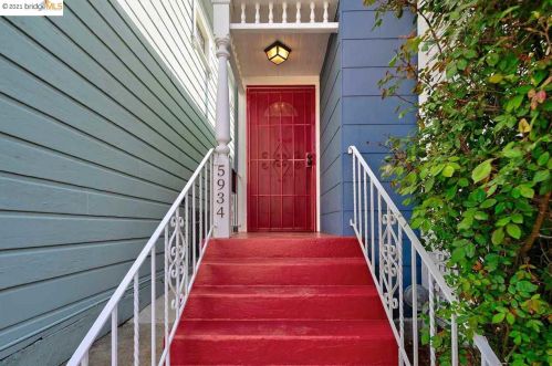 5934 Genoa St, Oakland, CA 94608-1418