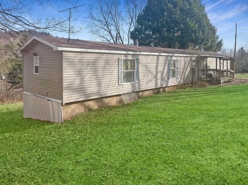 270 Polo Dr, Shelocta, PA 15774-7333