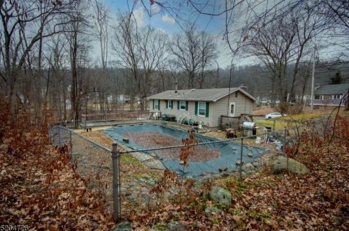 15 Appleseed Rd, Wantage NJ  07461-4733 exterior