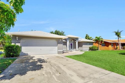 3522 4th Pl, Cape Coral, FL 33904-4873