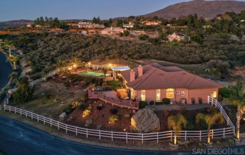 550 Old Stagecoach Run, Alpine CA  91901-1478 exterior