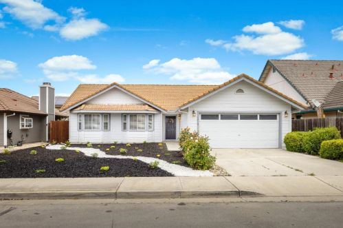 1210 South St, Hollister, CA 95023-2433