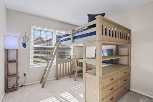 35 Heritage Ln, Perth Amboy NJ  08863-1464 exterior