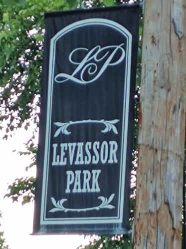 8 Levassor Ave, Covington KY 41014-1731 exterior