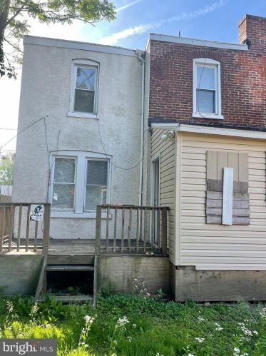 307 Delamore Pl, Wilmington DE  19805-3522 exterior